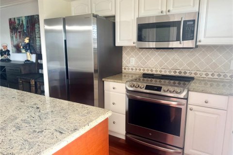 Condo in North Palm Beach, Florida, 2 bedrooms  № 2227685 - photo 13