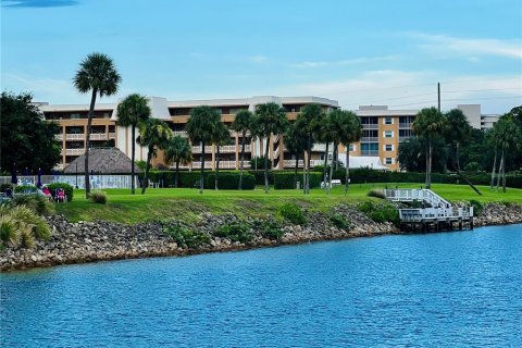 Condo in North Palm Beach, Florida, 2 bedrooms  № 2227685 - photo 2