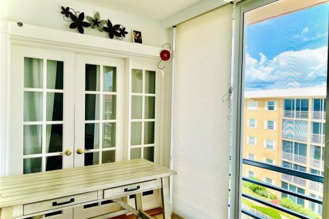 Condo in North Palm Beach, Florida, 2 bedrooms  № 2227685 - photo 4