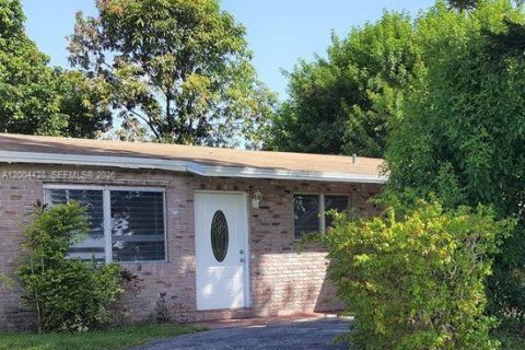 House in North Lauderdale, Florida 3 bedrooms, 129.04 sq.m. № 2068568