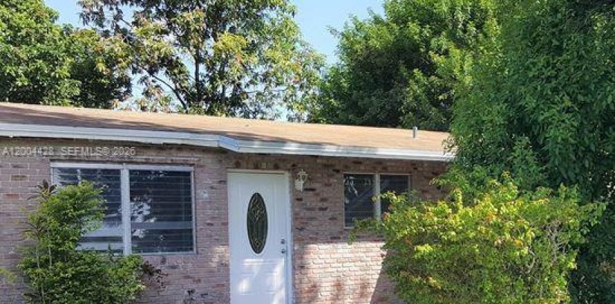 House in North Lauderdale, Florida 3 bedrooms, 129.04 sq.m. № 2068568