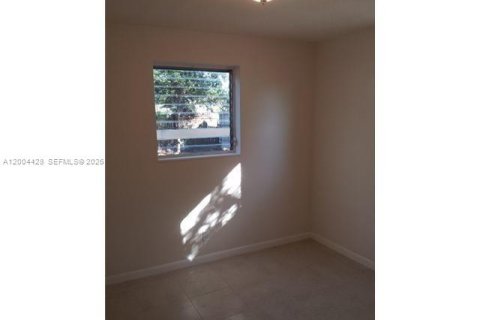 House in North Lauderdale, Florida 3 bedrooms, 129.04 sq.m. № 2068568 - photo 7