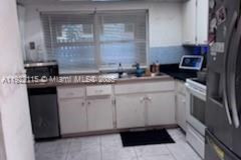 House in Sunrise, Florida 3 bedrooms, 126.16 sq.m. № 1976026 - photo 20