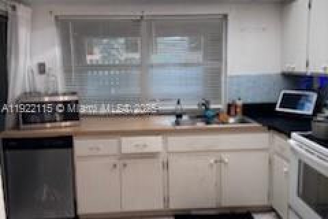 House in Sunrise, Florida 3 bedrooms, 126.16 sq.m. № 1976026 - photo 15