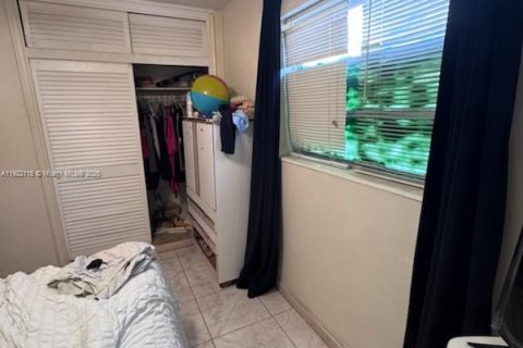 House in Sunrise, Florida 3 bedrooms, 126.16 sq.m. № 1976026 - photo 28