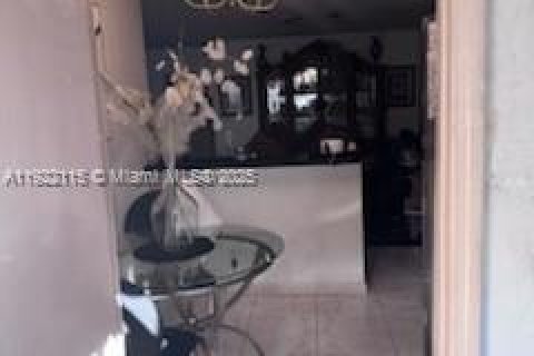 House in Sunrise, Florida 3 bedrooms, 126.16 sq.m. № 1976026 - photo 17