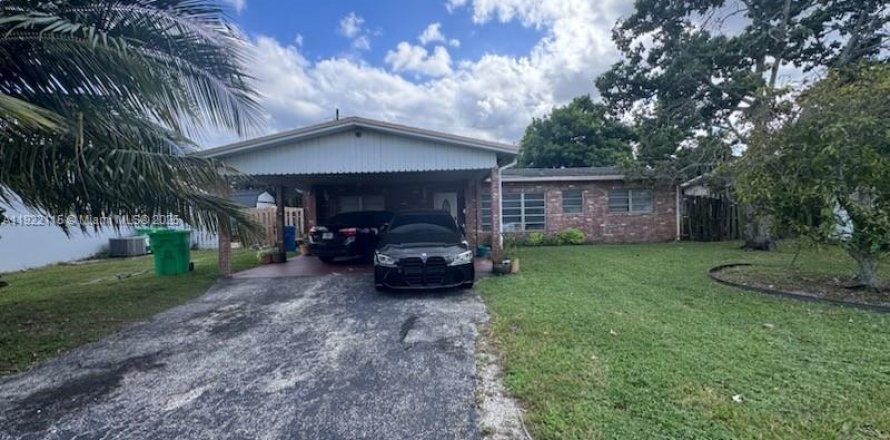 House in Sunrise, Florida 3 bedrooms, 126.16 sq.m. № 1976026