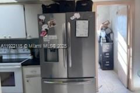 House in Sunrise, Florida 3 bedrooms, 126.16 sq.m. № 1976026 - photo 14