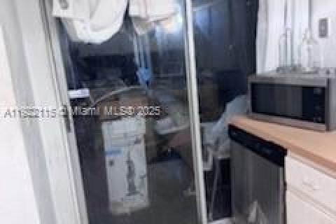 House in Sunrise, Florida 3 bedrooms, 126.16 sq.m. № 1976026 - photo 12