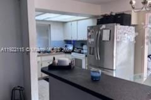 House in Sunrise, Florida 3 bedrooms, 126.16 sq.m. № 1976026 - photo 6