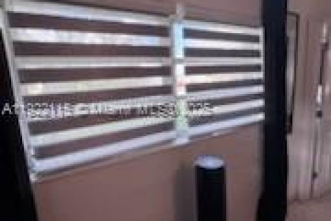 House in Sunrise, Florida 3 bedrooms, 126.16 sq.m. № 1976026 - photo 8