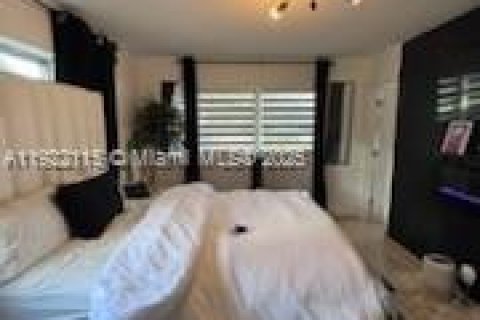 House in Sunrise, Florida 3 bedrooms, 126.16 sq.m. № 1976026 - photo 9