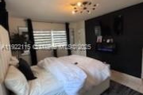 House in Sunrise, Florida 3 bedrooms, 126.16 sq.m. № 1976026 - photo 18