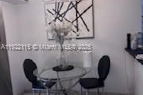 House in Sunrise, Florida 3 bedrooms, 126.16 sq.m. № 1976026 - photo 4