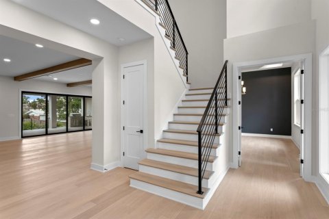 House in Tampa, Florida 5 bedrooms, 612.78 sq.m. № 2219088 - photo 21