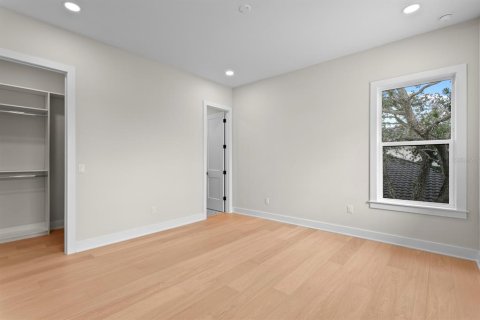 House in Tampa, Florida 5 bedrooms, 612.78 sq.m. № 2219088 - photo 30