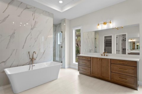 House in Tampa, Florida 5 bedrooms, 612.78 sq.m. № 2219088 - photo 25