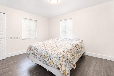 House in Miami, Florida 3 bedrooms, 107.58 sq.m. № 2076288 - photo 11