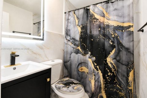 House in Miami, Florida 3 bedrooms, 107.58 sq.m. № 2076288 - photo 9