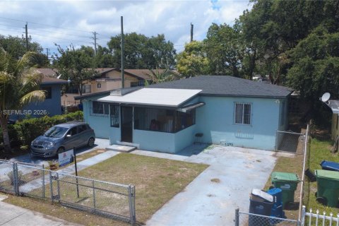 House in Miami, Florida 3 bedrooms, 107.58 sq.m. № 2076288 - photo 3