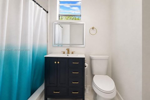 House in Miami, Florida 3 bedrooms, 107.58 sq.m. № 2076288 - photo 8