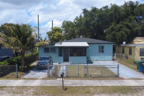 House in Miami, Florida 3 bedrooms, 107.58 sq.m. № 2076288