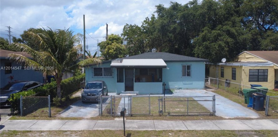 House in Miami, Florida 3 bedrooms, 107.58 sq.m. № 2076288