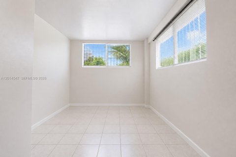 House in Miami, Florida 3 bedrooms, 107.58 sq.m. № 2076288 - photo 14