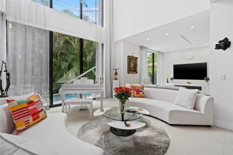 House in Sunny Isles Beach, Florida 5 bedrooms, 395.11 sq.m. № 2421990 - photo 8