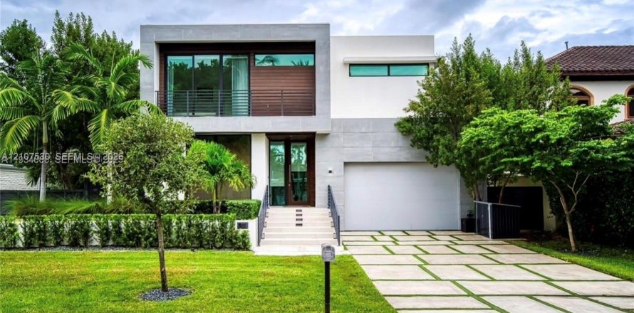 House in Sunny Isles Beach, Florida 5 bedrooms, 395.11 sq.m. № 2421990