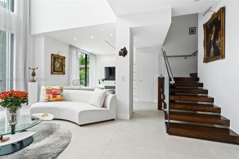 House in Sunny Isles Beach, Florida 5 bedrooms, 395.11 sq.m. № 2421990 - photo 3