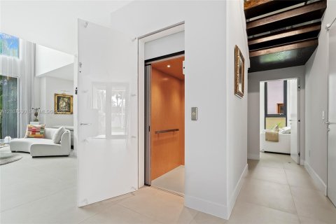 House in Sunny Isles Beach, Florida 5 bedrooms, 395.11 sq.m. № 2421990 - photo 30
