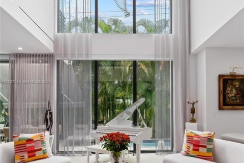 House in Sunny Isles Beach, Florida 5 bedrooms, 395.11 sq.m. № 2421990 - photo 9