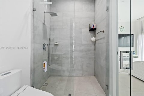 House in Sunny Isles Beach, Florida 5 bedrooms, 395.11 sq.m. № 2421990 - photo 20