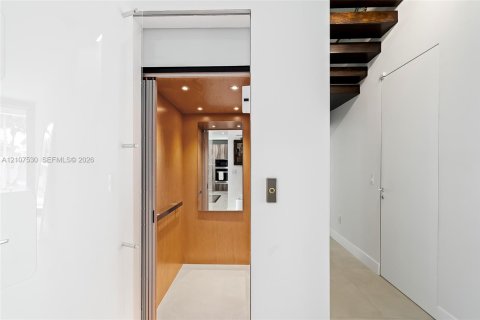 House in Sunny Isles Beach, Florida 5 bedrooms, 395.11 sq.m. № 2421990 - photo 29