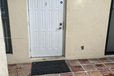 Condo in West Palm Beach, Florida, 1 bedroom № 1828753 - photo 2