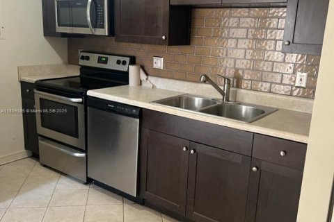 Condo in West Palm Beach, Florida, 1 bedroom № 1828753 - photo 12