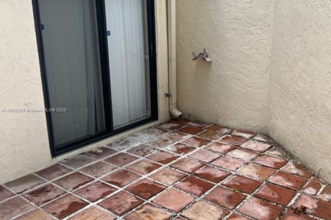 Condo in West Palm Beach, Florida, 1 bedroom № 1828753 - photo 3