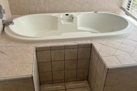 Condo in West Palm Beach, Florida, 1 bedroom № 1828753 - photo 20