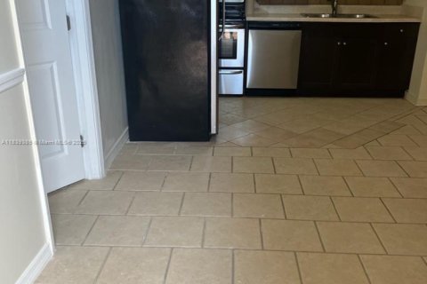 Condo in West Palm Beach, Florida, 1 bedroom № 1828753 - photo 9