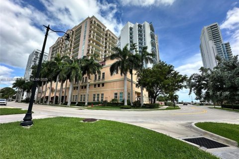 Condo in Sunny Isles Beach, Florida, 3 bedrooms  № 1864903 - photo 1