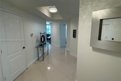 Condo in Sunny Isles Beach, Florida, 3 bedrooms  № 1864903 - photo 11