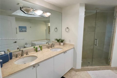 Condo in Sunny Isles Beach, Florida, 3 bedrooms  № 1864903 - photo 12