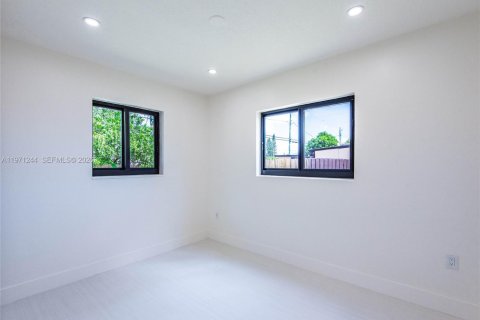 Купить виллу или дом в Майами, Флорида 3 спальни, 92.34м2, № 2051846 - фото 23