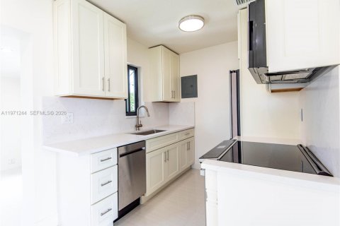 Купить виллу или дом в Майами, Флорида 3 спальни, 92.34м2, № 2051846 - фото 19