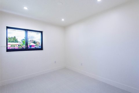 Купить виллу или дом в Майами, Флорида 3 спальни, 92.34м2, № 2051846 - фото 21