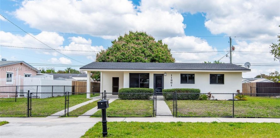 Дом в Майами, Флорида 3 спальни, 92.34м2 № 2051846