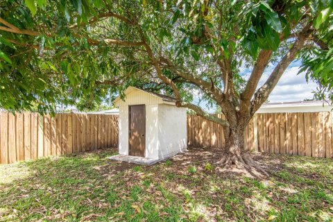 Купить виллу или дом в Майами, Флорида 3 спальни, 92.34м2, № 2051846 - фото 10