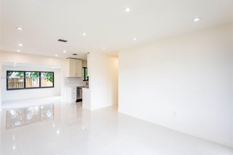 Купить виллу или дом в Майами, Флорида 3 спальни, 92.34м2, № 2051846 - фото 14