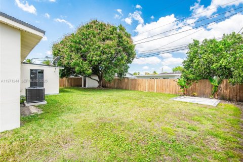 Купить виллу или дом в Майами, Флорида 3 спальни, 92.34м2, № 2051846 - фото 5